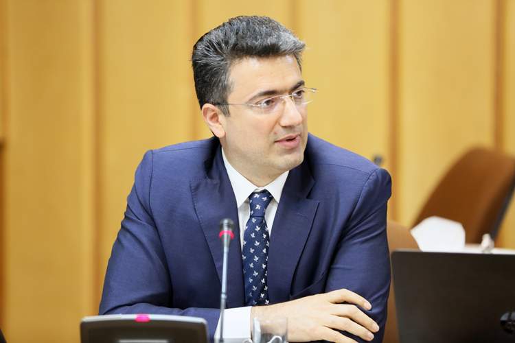 نهادها بايد ماليات بدهند؛ نه اين كه بودجه بگيرند