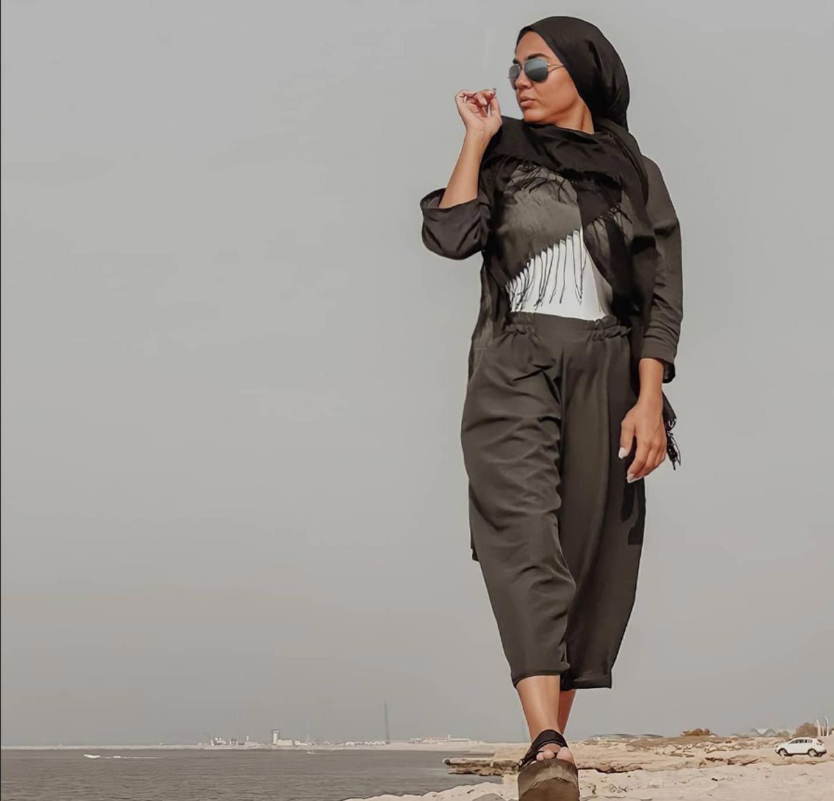 لباس حسرت برانگیز و مدلینگ آزاده زارعی کنار دریا/عکس لباس حسرت برانگیز و مدلینگ آزاده زارعی کنار دریا/عکس