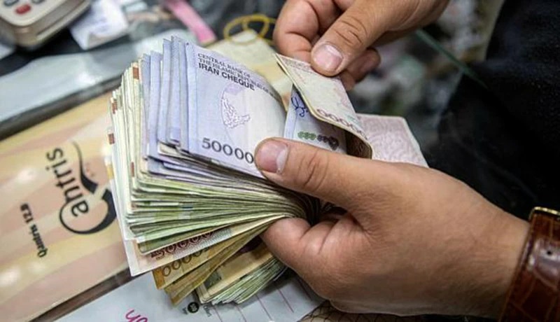 نماینده مجلس: افزایش حقوق کارمندان در سال آینده ترکیبی از عدد ثابت و درصد است