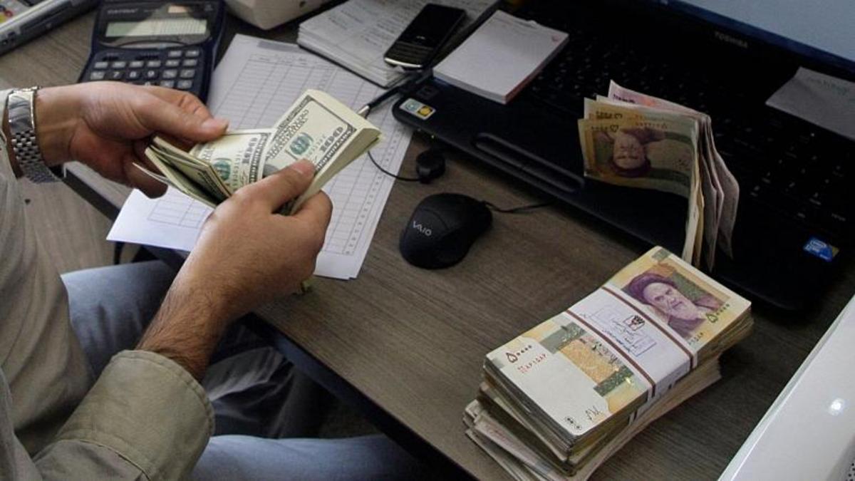کاهش ۱۰ درصدی نرخ دلار در ۴۲ روز/ بازار ارز به استقبال توافق هسته‌ای می‌رود؟