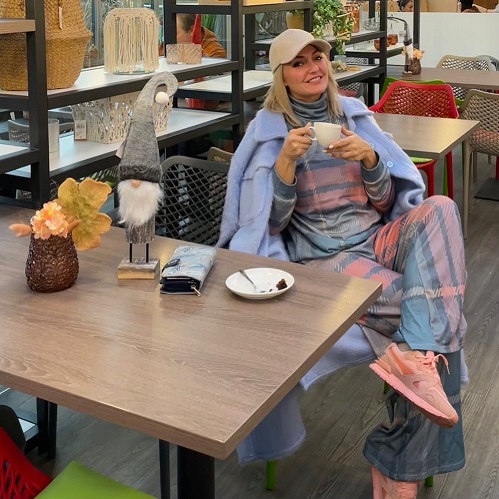 تیپ جلف مهناز افشار در کافه + عکس تیپ جلف مهناز افشار در کافه + عکس