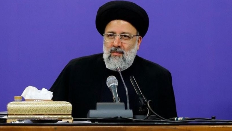 رئیسی: ممکن است اختلاف نظرهایی در تیم اقتصادی دولت وجود داشته باشد، اما در عمل هماهنگ هستند / این دولت به دور از فامیلبازی تشکیل شده، اما تلاش میکنند طور دیگری آن را معرفی کنند رئیسی: ممکن است اختلاف نظرهایی در تیم اقتصادی دولت وجود داشته باشد، اما در عمل هماهنگ هستند / این دولت به دور از فامیلبازی تشکیل شده، اما تلاش میکنند طور دیگری آن را معرفی کنند