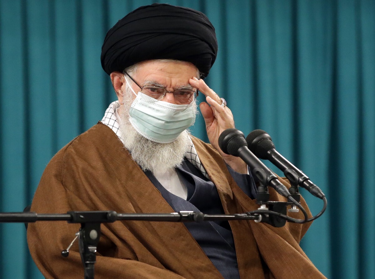 رهبر معظم انقلاب: آمریکا امروز از جایی ضربه میخورد که هرگز آن را محاسبه نکرده / رئیسجمهور قبلی و فعلی آمریکا دارند رهبر معظم انقلاب: آمریکا امروز از جایی ضربه میخورد که هرگز آن را محاسبه نکرده / رئیسجمهور قبلی و فعلی آمریکا دارند