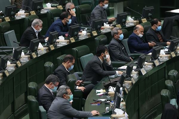 پنهانکاری نمایندگان مجلس انقلابی با ژست شفافیت و سدی به نام «فشار افکارعمومی» پنهانکاری نمایندگان مجلس انقلابی با ژست شفافیت و سدی به نام «فشار افکارعمومی»