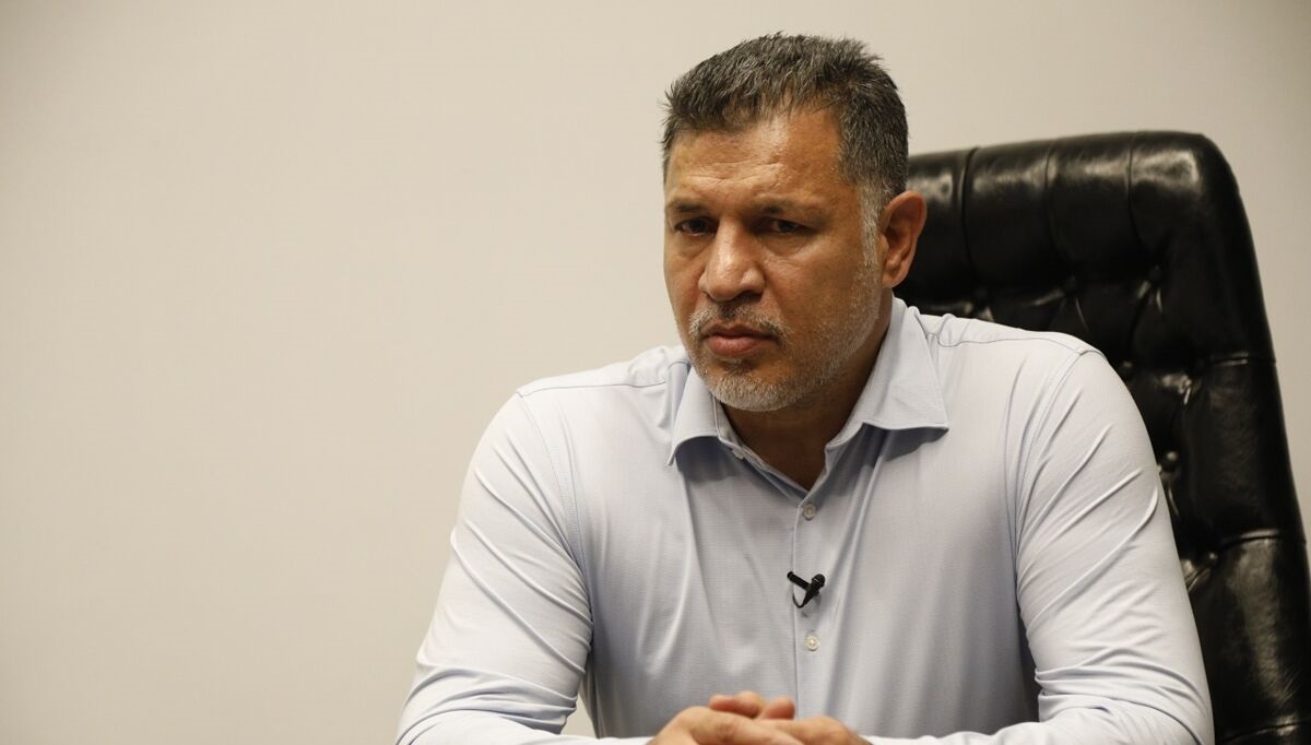 دلیل توقف فعالیت تولیدی پوشاک علی دایی دلیل توقف فعالیت تولیدی پوشاک علی دایی