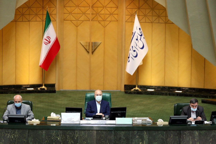 انتقاد تند به ظریف در مجلس