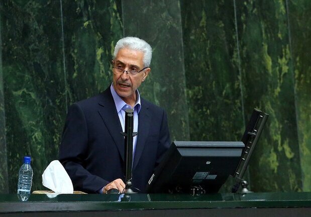 وزیر علوم از مجلس کارت زرد گرفت وزیر علوم از مجلس کارت زرد گرفت