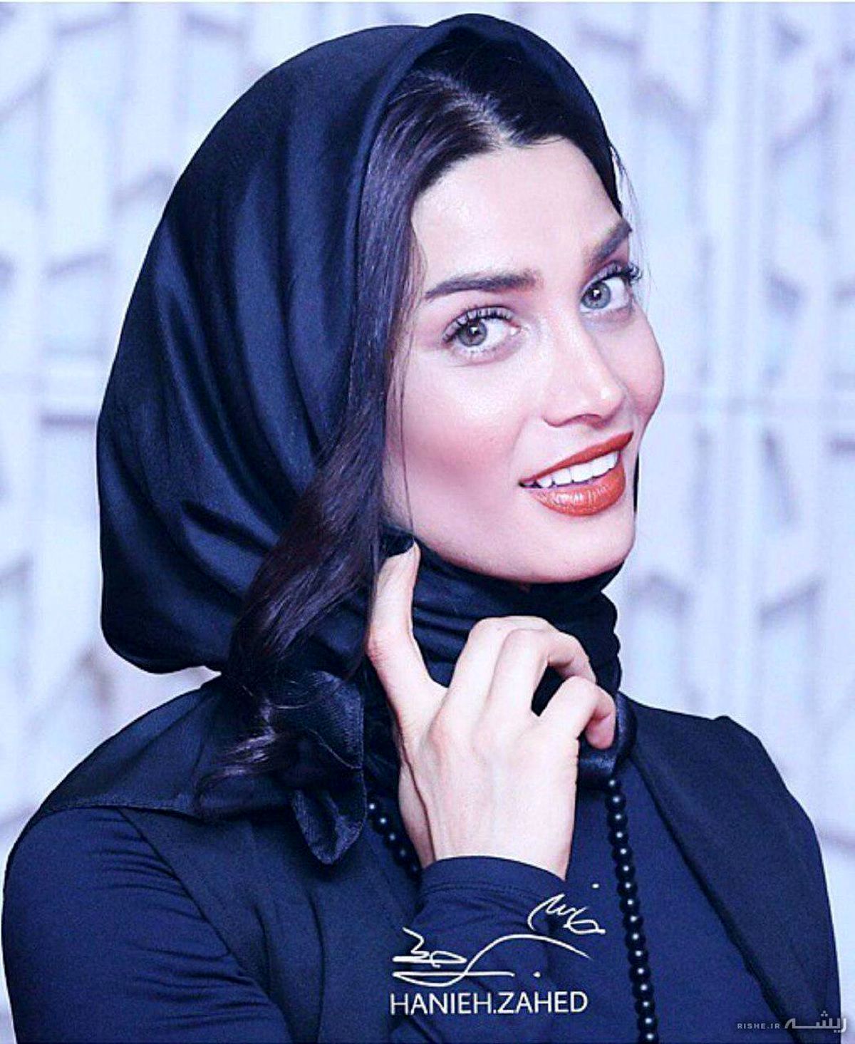 تینا آخوند تبار 