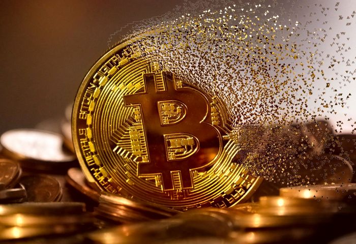 دلیل ریزش سنگین قیمت بیت کوین چیست؟ دلیل ریزش سنگین قیمت بیت کوین چیست؟
