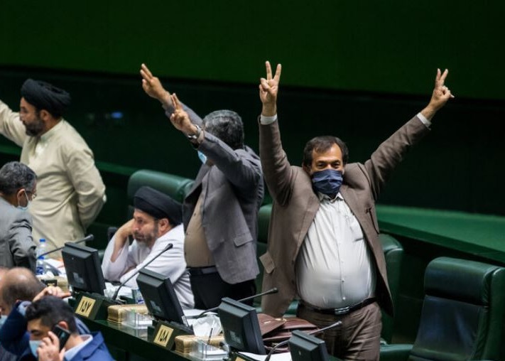 رای عجیب مجلس درباره طرح صیانت / نمایندگان تصمیم صبح امروز خود در جلسه غیرعلنی را در جلسه علنی پس گرفتند! رای عجیب مجلس درباره طرح صیانت / نمایندگان تصمیم صبح امروز خود در جلسه غیرعلنی را در جلسه علنی پس گرفتند!