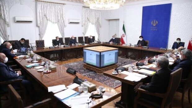 رئیسی: متناسب سازی حقوق با تورم ضروری است رئیسی: متناسب سازی حقوق با تورم ضروری است