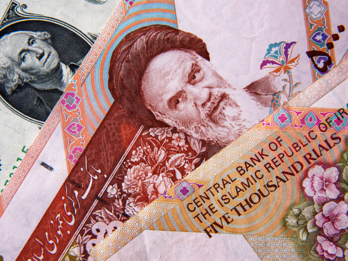 رئیس جمهوری جدید ایران می تواند اقتصاد را نجات دهد؟ رئیس جمهوری جدید ایران می تواند اقتصاد را نجات دهد؟