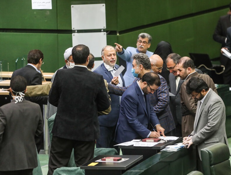 طرح برگزاری رفراندوم برای حذف یارانه‌ها و پرداخت مستقیم آن به مردم / ۲۲ نماینده، طرح را امضا کرده اند