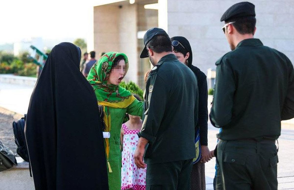 واکنش پلیس به ویدیوی رفتار نامناسب ماموران گشت امنیت اخلاقی با یک زن واکنش پلیس به ویدیوی رفتار نامناسب ماموران گشت امنیت اخلاقی با یک زن