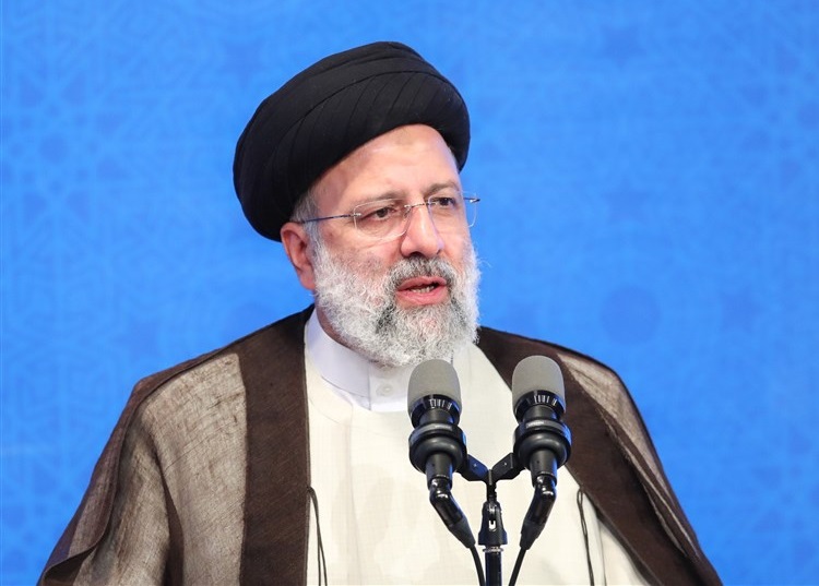 رئیسی: نه دفترم، نه معاونانم و نه وزرا، هیچ کدام خط قرمز بنده نیستند / پاکدستی افراد دور این میز [هیأت دولت] را احراز کرده‌ام