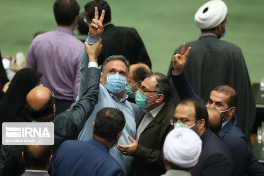 چرا مجلس یازدهم منتقد دولت شده؟/ مگر همین مجلس با 220 امضا از کاندیداتوری رئیسی حمایت نکرد؟ چرا مجلس یازدهم منتقد دولت شده؟/ مگر همین مجلس با 220 امضا از کاندیداتوری رئیسی حمایت نکرد؟