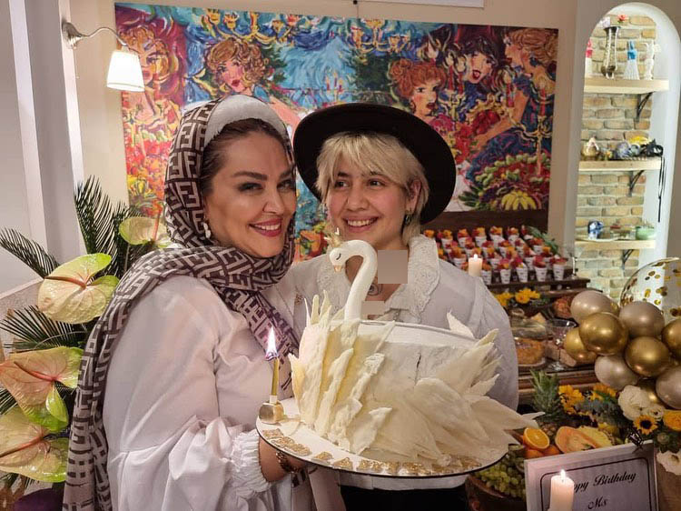 مهمانی میلیاردی بهاره رهنما در خانه لاکچری + عکس مهمانی میلیاردی بهاره رهنما در خانه لاکچری + عکس