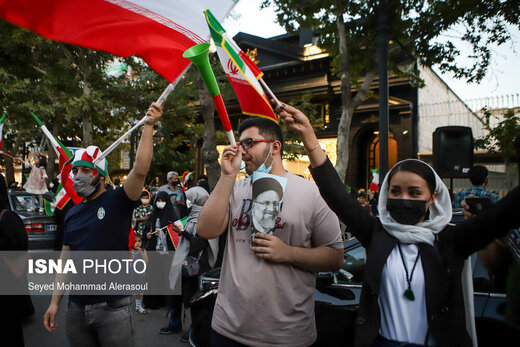 اصولگرایان و رئیسی ، سرگردان در سه راهی اصولگرایان و رئیسی ، سرگردان در سه راهی