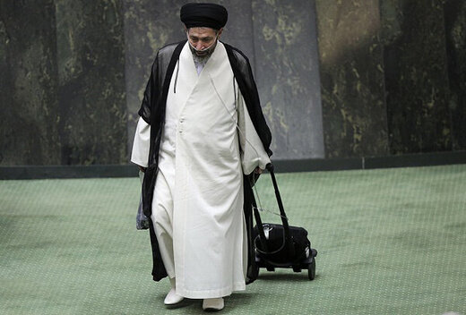 اگر قرار باشد همه جمع کنند بروند، چندنفر باقی می مانند؟/ انتقاد روزنامه اطلاعات به یک نماینده مجلس