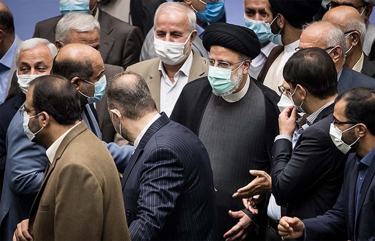 وضعیت لرزان وزرای اقتصادی کابینه رئیسی/ کار مجلس همسو به استیضاح وزرا می‌کشد؟