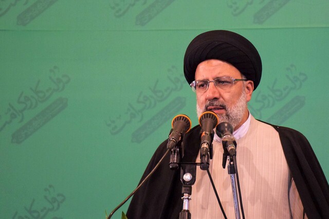 رئيسى: از خانوادههای پرجمعیت بهارستان تشکر میکنم رئيسى: از خانوادههای پرجمعیت بهارستان تشکر میکنم