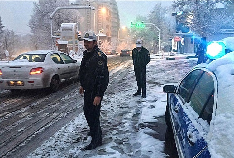 هواشناسی: زمستان امسال «سخت» نیست، سرمای هوا «طبیعی» است/ تازه به دمای میانگین رسیدهایم / در گذشته هم در روزهای زمستان، دمای حداقلی شهرهایی مانند تهران زیر صفر بود / برای تهران، بارش برف شدیدتر پیشبینی میشود هواشناسی: زمستان امسال «سخت» نیست، سرمای هوا «طبیعی» است/ تازه به دمای میانگین رسیدهایم / در گذشته هم در روزهای زمستان، دمای حداقلی شهرهایی مانند تهران زیر صفر بود / برای تهران، بارش برف شدیدتر پیشبینی میشود
