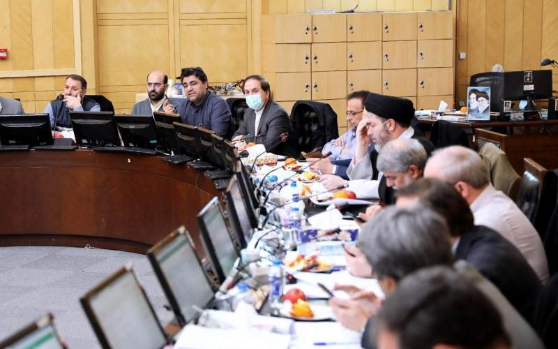 از ۴۵ عضو کمیسیون تلفیق، فقط ۴ نفر اقتصاد خوانده اند  از ۴۵ عضو کمیسیون تلفیق، فقط ۴ نفر اقتصاد خوانده اند