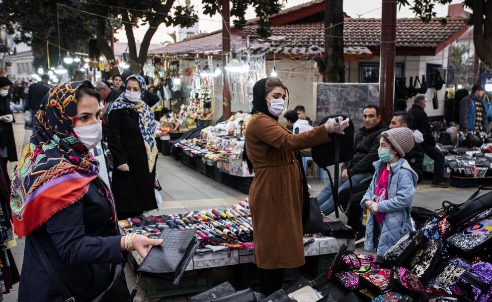 دستپخت تیم اقتصادی دولت: تورم کم‌درآمدها ۱۳ درصد بیشتر از تورم ثروتمندان شد /رکورد نرخ تورم پنج ساله ایران هم در ۷۰ سال اخیر شکسته شد / اثرات تورمی کسری بودجه، افزایش نقدینگی و دلار ۴۱ هزار تومانی هم در راه است