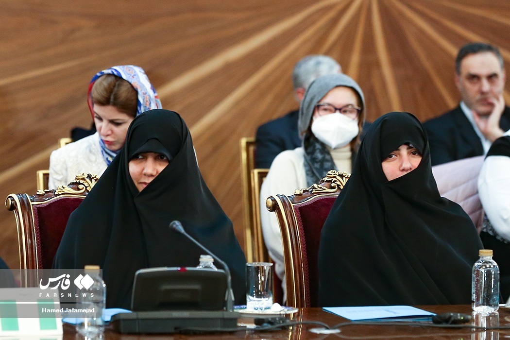 حضور دختران رییسی در یک همایش بین المللی/عکس