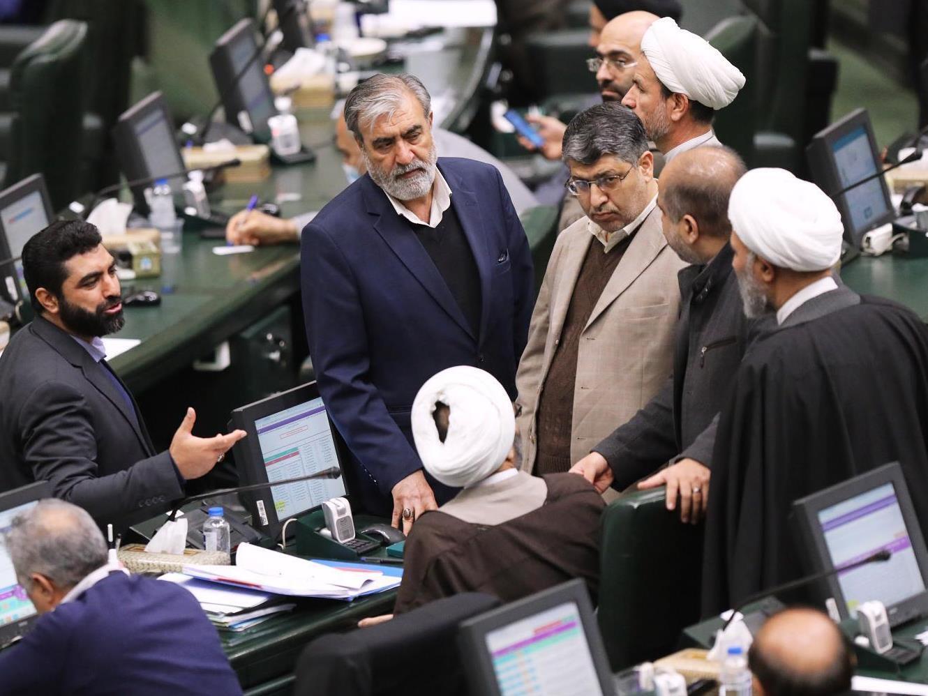 طرح مجازات افراد برای اظهارنظر، به هیات رئیسه مجلس رسید / جزییات: مجازات حبس از ۱۰ تا ۱۵ سال / محرومیت ۵ تا ۱۰ ساله افراد از حقوق اجتماعی و ممنوعیت از شغل و حرفهای که منجر به شهرت آنها شده طرح مجازات افراد برای اظهارنظر، به هیات رئیسه مجلس رسید / جزییات: مجازات حبس از ۱۰ تا ۱۵ سال / محرومیت ۵ تا ۱۰ ساله افراد از حقوق اجتماعی و ممنوعیت از شغل و حرفهای که منجر به شهرت آنها شده