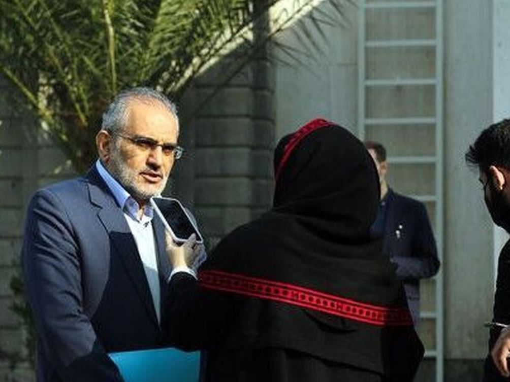 واکنش معاون رئیسی به خبر احتمال کلید خوردن سوال از رئیس جمهور در مجلس: این خبر هیچ مبنا و اساسی ندارد / براساس قانون حداقل یکچهارم نمایندگان باید این تقاضا را داشته باشند واکنش معاون رئیسی به خبر احتمال کلید خوردن سوال از رئیس جمهور در مجلس: این خبر هیچ مبنا و اساسی ندارد / براساس قانون حداقل یکچهارم نمایندگان باید این تقاضا را داشته باشند