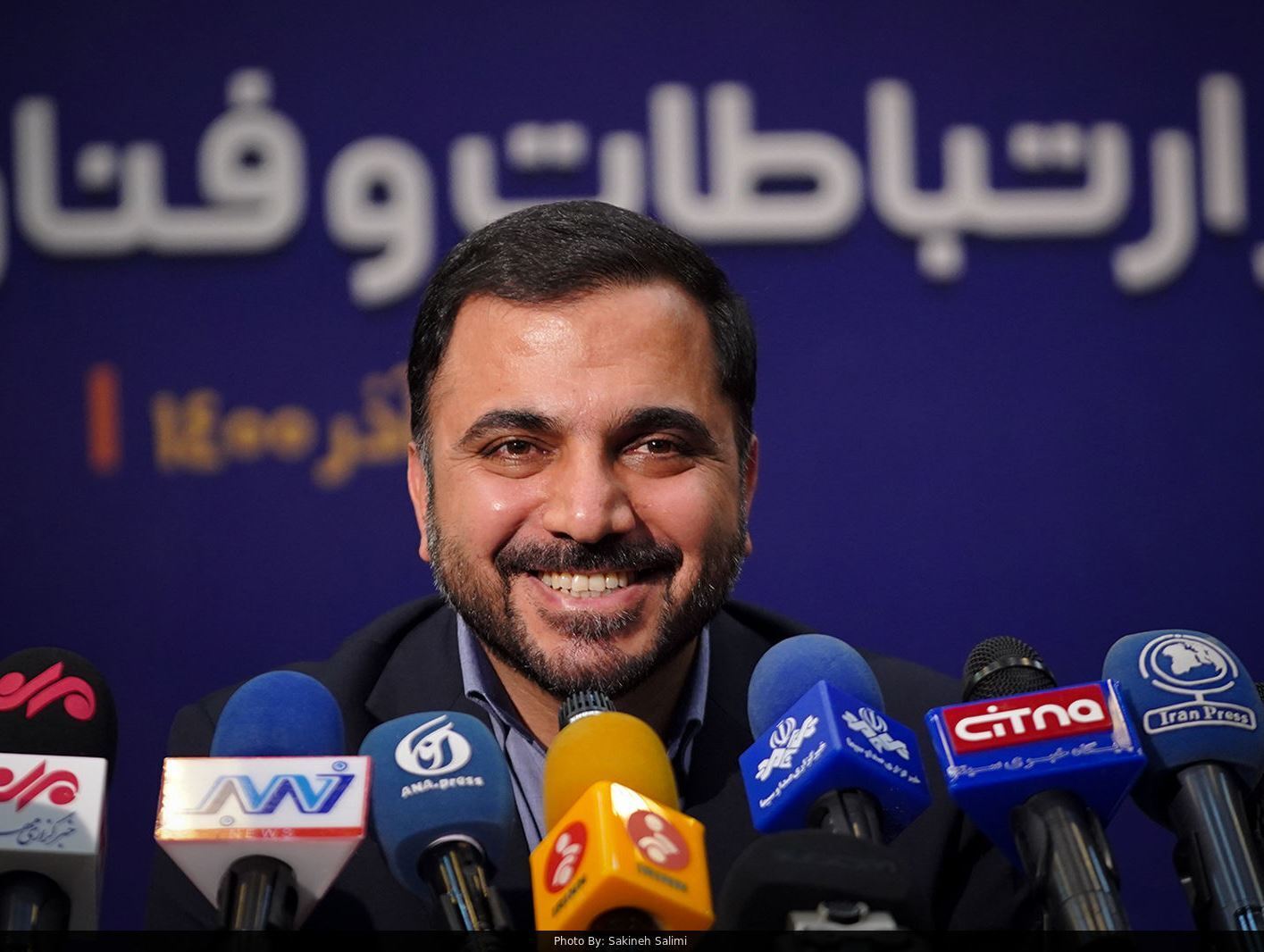 آقای زارع پور! صدا میرسد؟ دقیقا با اینترنت مردم چکار میکنید؟ آقای زارع پور! صدا میرسد؟ دقیقا با اینترنت مردم چکار میکنید؟