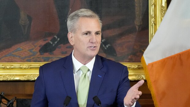 رئیس مجلس آمریکا: ترامپ را بازداشت کردند اعتراض نکنید رئیس مجلس آمریکا: ترامپ را بازداشت کردند اعتراض نکنید