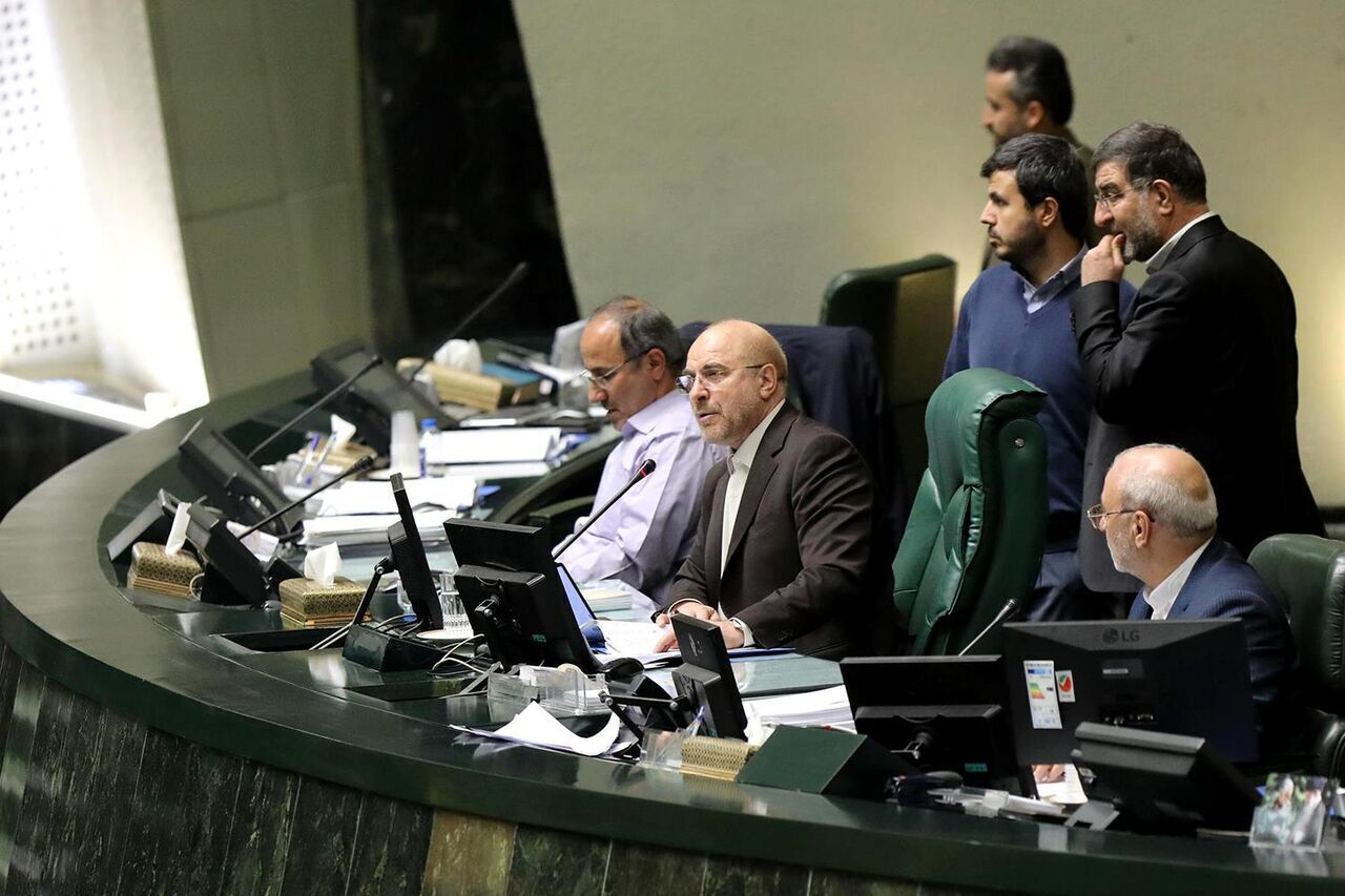 خبرگزاری دولت: نمایندگان ۶ هزار میلیارد تومان کسری بودجه جدید به دولت تحمیل کردند خبرگزاری دولت: نمایندگان ۶ هزار میلیارد تومان کسری بودجه جدید به دولت تحمیل کردند