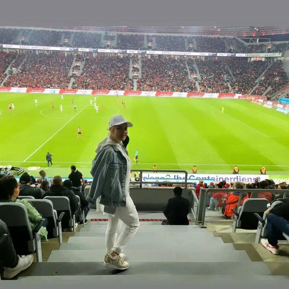 مهناز افشار به تماشای بازی سردار آزمون نشست/عکس