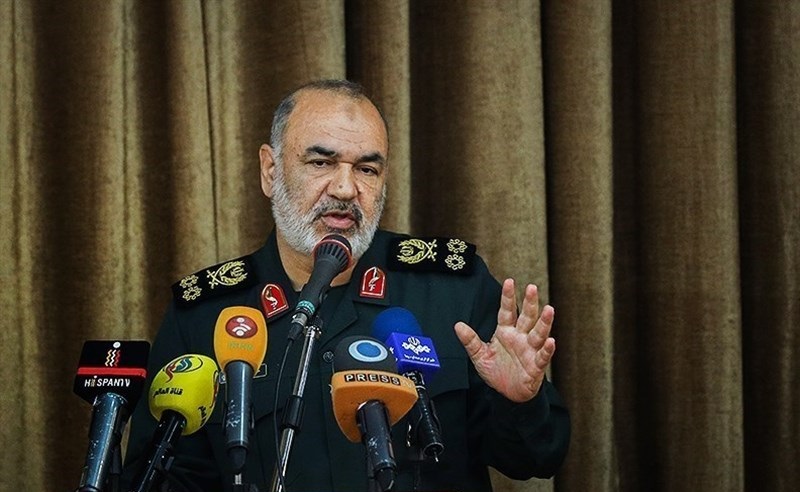 سرلشکر سلامی: مدام دروغ منتشر میکنند تا مردم به خیابان بیایند و مقابل نظام قرار بگیرند سرلشکر سلامی: مدام دروغ منتشر میکنند تا مردم به خیابان بیایند و مقابل نظام قرار بگیرند