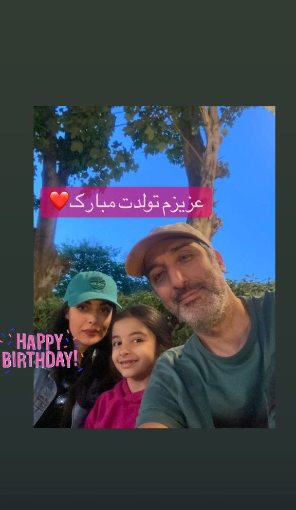 سلفی جدید امیرمهدی ژوله در کنار همسر و دخترش سلفی جدید امیرمهدی ژوله در کنار همسر و دخترش