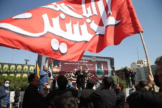 روزنامه همشهری: برخی از هیئت های عزاداری،حتی عکس امام و رهبری را نصب کرده اند اما سکولار هستند روزنامه همشهری: برخی از هیئت های عزاداری،حتی عکس امام و رهبری را نصب کرده اند اما سکولار هستند