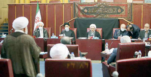 سرگردان میان مصلحتاندیشی و قانونگذاری سرگردان میان مصلحتاندیشی و قانونگذاری