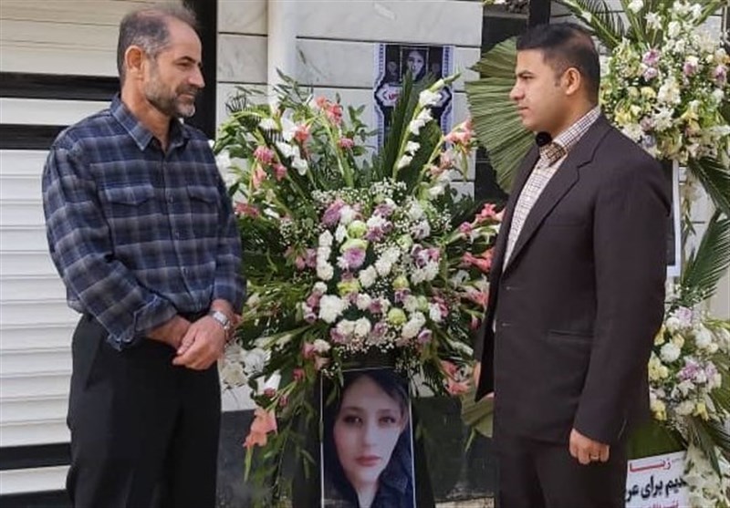 پدر مهسا امینی: پسرم از مأموران خواهش کرده و گفته بود ما بچه شهرستانیم، آدرس بلند نیستیم و خواهرم را نبرید اما جوابی نگرفته بود/ مانتو دخترم مشکلی نداشت؛ حجابش پوشیده بود / طرح برخی ادعاها مبنی بر اینکه من اجازه عمل مهسا را ندادهام، دروغ بوده و صحت ندارد پدر مهسا امینی: پسرم از مأموران خواهش کرده و گفته بود ما بچه شهرستانیم، آدرس بلند نیستیم و خواهرم را نبرید اما جوابی نگرفته بود/ مانتو دخترم مشکلی نداشت؛ حجابش پوشیده بود / طرح برخی ادعاها مبنی بر اینکه من اجازه عمل مهسا را ندادهام، دروغ بوده و صحت ندارد