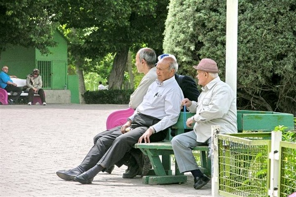 بازنشستگان برای رسیدن به حقوق خود مجبور شدند ۵ ماه اعتراض کنند بازنشستگان برای رسیدن به حقوق خود مجبور شدند ۵ ماه اعتراض کنند