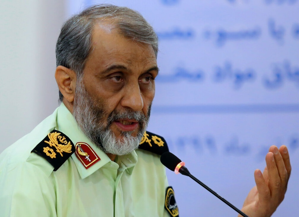 در بحث امنیت اخلافی، علی رغم همه جوسازیها به هیچ وجه عقب نشینی نکرده ایم / وظیفه قانونی و شرعی ما این است که با جرم مشهود برخورد کنیم / هر هنجارشکنی که ببینیم اعمال قانون میکنیم، البته ممکن است تاکتیک و روشها اصلاح شود در بحث امنیت اخلافی، علی رغم همه جوسازیها به هیچ وجه عقب نشینی نکرده ایم / وظیفه قانونی و شرعی ما این است که با جرم مشهود برخورد کنیم / هر هنجارشکنی که ببینیم اعمال قانون میکنیم، البته ممکن است تاکتیک و روشها اصلاح شود