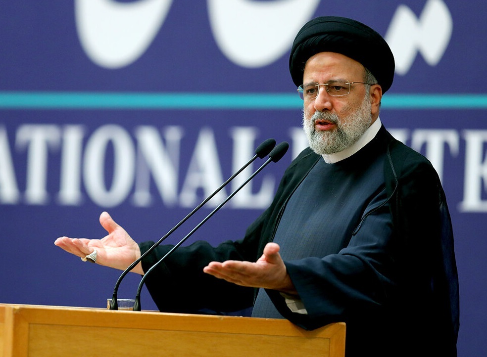 رئیسی: اگر رشد تولید و صادرات دشمن را عصبانی میکند، بگذار عصبانی شود و از این عصبانیت بمیرد / ما افسران و سربازان خنثیکردن و دور زدن تحریمها را داریم رئیسی: اگر رشد تولید و صادرات دشمن را عصبانی میکند، بگذار عصبانی شود و از این عصبانیت بمیرد / ما افسران و سربازان خنثیکردن و دور زدن تحریمها را داریم