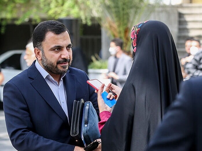 وزیر ارتباطات: برخی پلتفرم‌های بعضاً آمریکایی بستری برای اغتشاشات شده بودند که محدودیت‌هایی بر آن‌ها اعمال شده / تا وقتی این پلتفرم‌ها موجب آسیب به کشور شوند، محدودیت آن‌ها ادامه پیدا می‌کند / مردم کسب و کار خودشان را بر محیطی که پایبند قانون جمهوری اسلامی نیست، برنامه ریزی نکنند