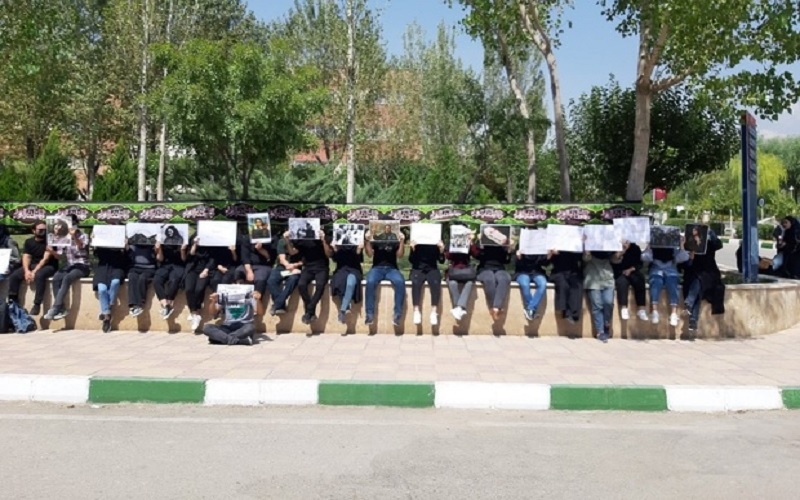 تحلیل روزنامه اصولگرا از دهه هشتادیها: رفتار بخش بزرگی از این نسل گاهی شدیدا سنتگریز و جامعهستیز است/ این همان نسلی است که توجه دیده، اما تکریم نشده/ زیبایی، شاهکلید ورود به قلعه این نسل است تحلیل روزنامه اصولگرا از دهه هشتادیها: رفتار بخش بزرگی از این نسل گاهی شدیدا سنتگریز و جامعهستیز است/ این همان نسلی است که توجه دیده، اما تکریم نشده/ زیبایی، شاهکلید ورود به قلعه این نسل است