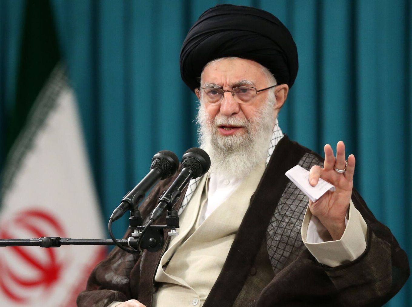 رهبر معظم انقلاب: اتفاقات چند هفته اخیر اغتشاش خیابانی نبود؛ شروع یک جنگ ترکیبی بود رهبر معظم انقلاب: اتفاقات چند هفته اخیر اغتشاش خیابانی نبود؛ شروع یک جنگ ترکیبی بود