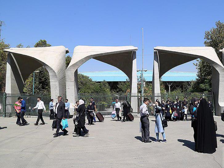 واکنش معاون دانشگاه تهران به شکستن شیشه در ورودی خوابگاه حافظ: همان شب از هر ۷ طبقه خوابگاه بازدید کردم؛ ورود نیروی انتظامی به خوابگاه کذب محض بود؛ هیچ دانشجویی هم دستگیر نشده بود واکنش معاون دانشگاه تهران به شکستن شیشه در ورودی خوابگاه حافظ: همان شب از هر ۷ طبقه خوابگاه بازدید کردم؛ ورود نیروی انتظامی به خوابگاه کذب محض بود؛ هیچ دانشجویی هم دستگیر نشده بود