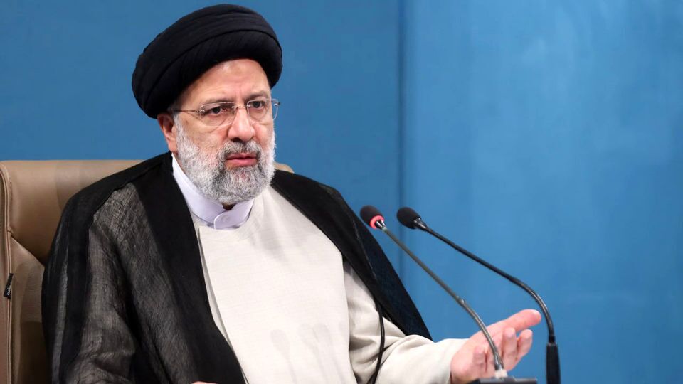 اگر بلد نیستید با معترضان حرف بزنید، سخنی نگویید؛ مگر مجبور به حرفزدن هستید؟ اگر بلد نیستید با معترضان حرف بزنید، سخنی نگویید؛ مگر مجبور به حرفزدن هستید؟