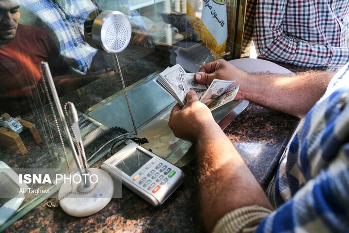 بازار اجاره کارت ملی برای خرید دلار دولتی داغ شد