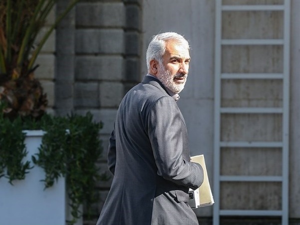 وزیر آموزش و پرورش استعفا داد؛ رئیسی پذیرفت وزیر آموزش و پرورش استعفا داد؛ رئیسی پذیرفت